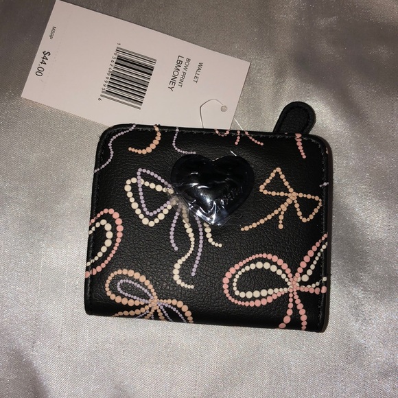 Betsey Johnson Luv Betsey Snap Card Wallet Black With Faux Pearl Bow Print NWT - Picture 1 of 16